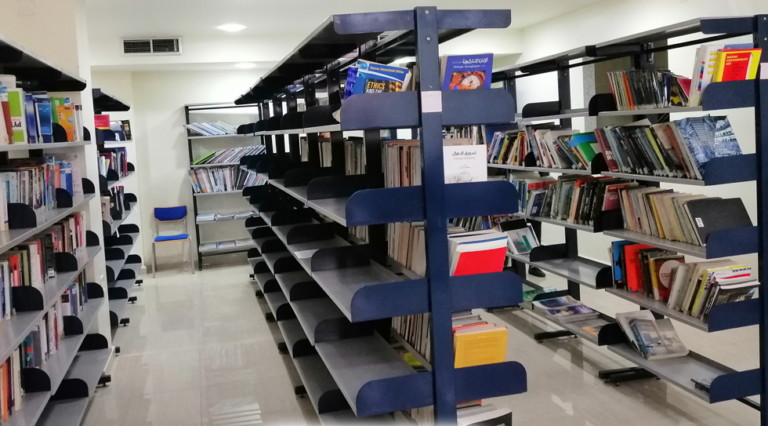 مركز اللغات في الجامعة الوطنية الخاصة يطلق دورته التدريبية الأولى