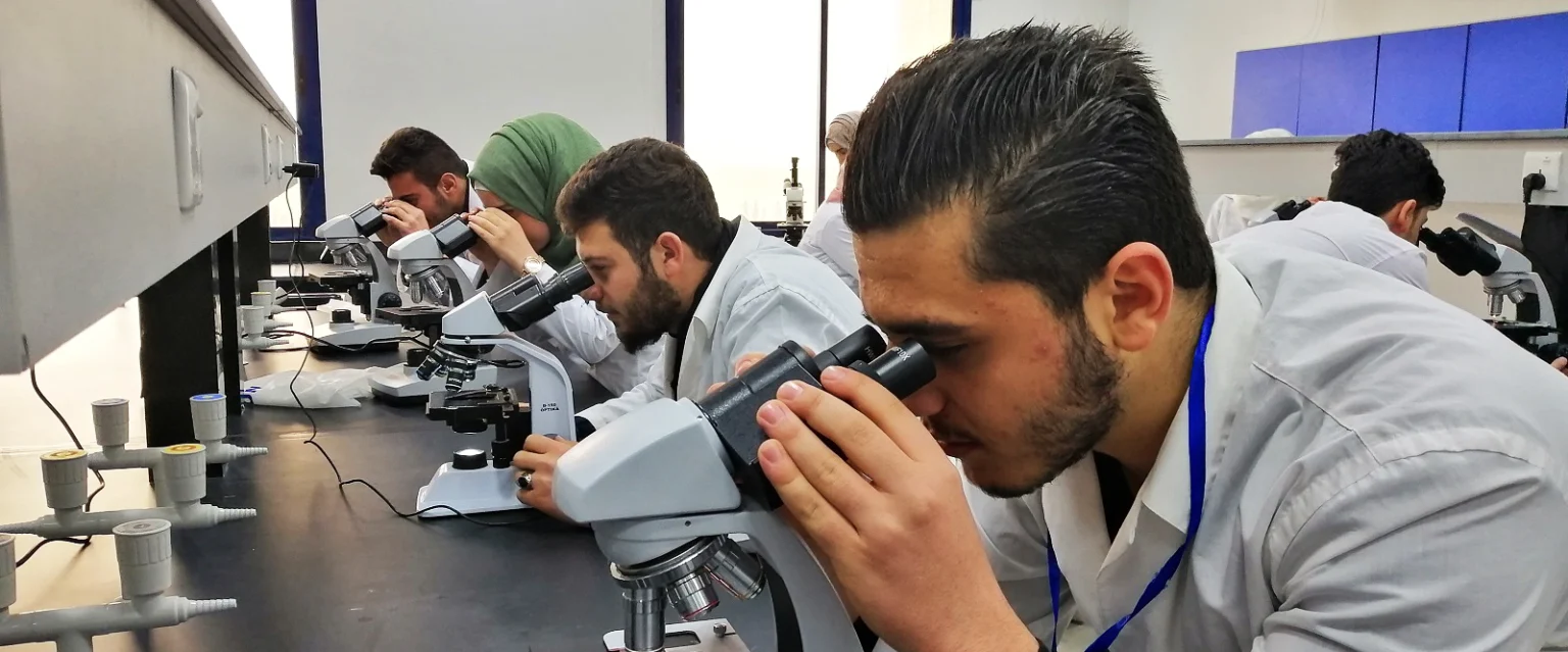 كلية طب الأسنان في الجامعة الوطنية الخاصة